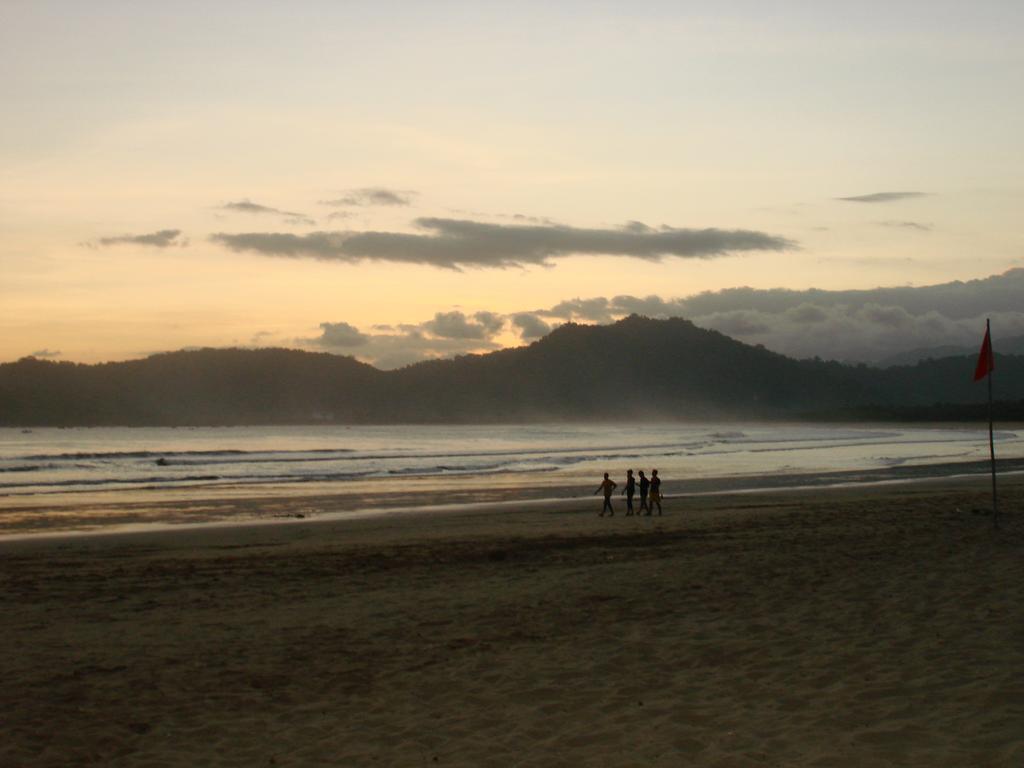 Thalia Homestay & Ijen Bromo Tour Banyuwangi  Esterno foto
